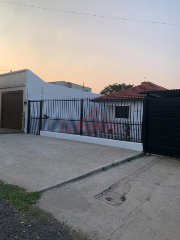 Casa à venda com 2 quartos, 300m² - Foto 2