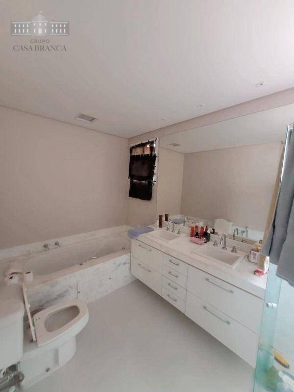 Apartamento para alugar com 3 quartos, 175m² - Foto 9