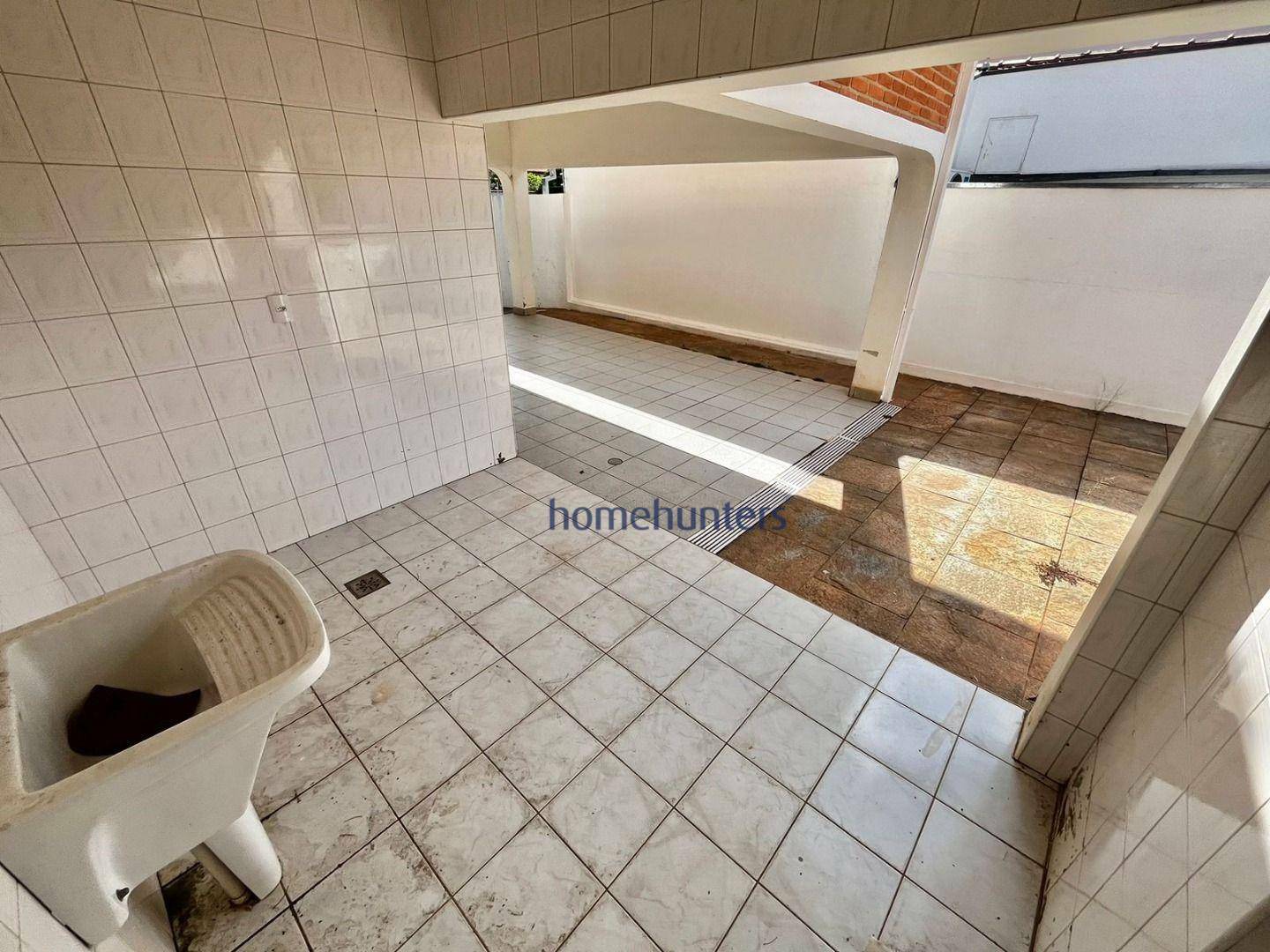 Casa para alugar com 5 quartos, 328m² - Foto 33