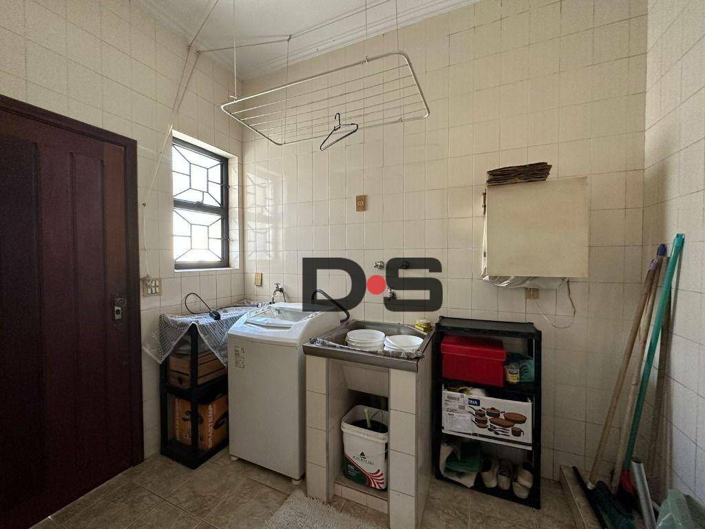 Casa à venda com 3 quartos, 233m² - Foto 13