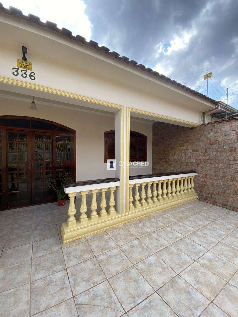 Casa à venda e aluguel com 4 quartos, 233m² - Foto 1