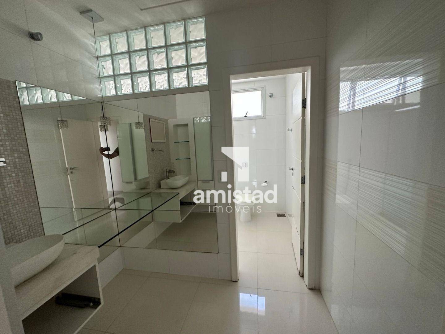 Casa para alugar com 6 quartos, 280m² - Foto 10