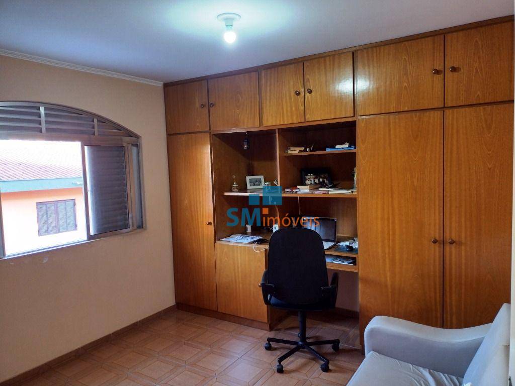 Casa à venda com 3 quartos, 217m² - Foto 2