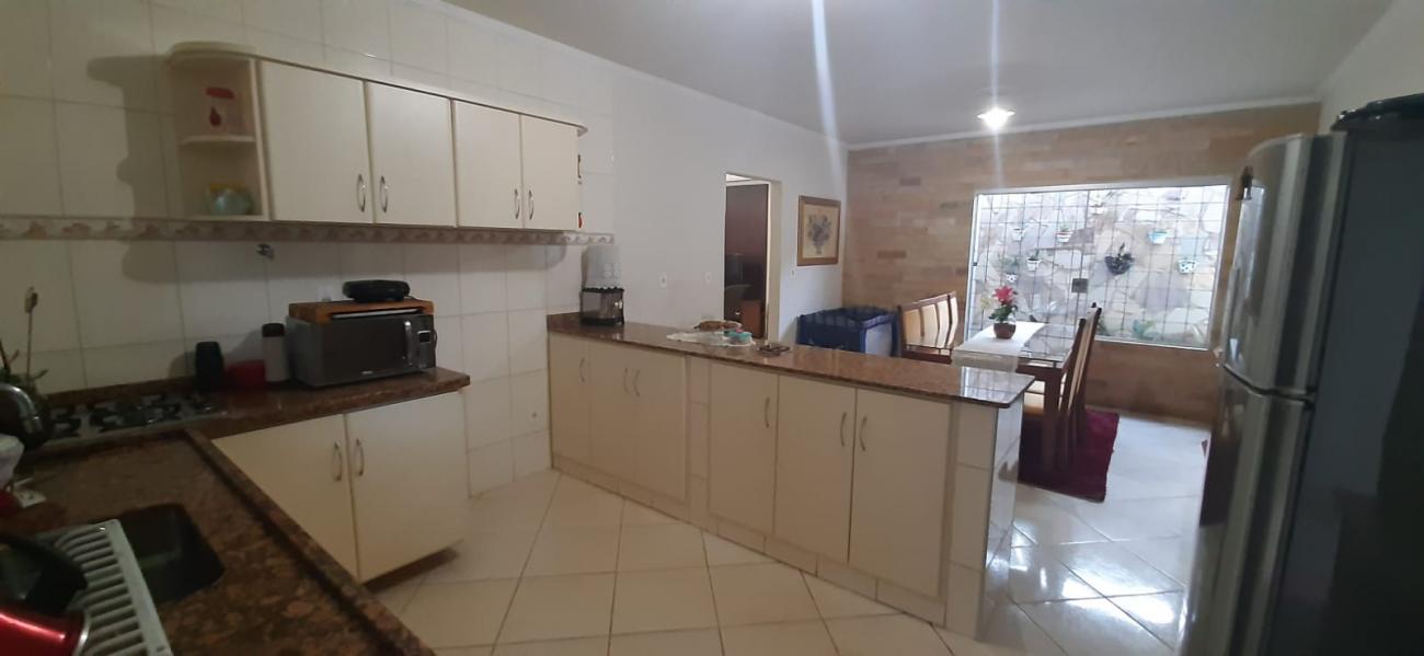 Casa à venda com 4 quartos, 240m² - Foto 11