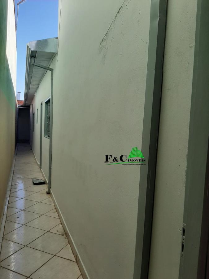 Casa à venda com 2 quartos, 125m² - Foto 2