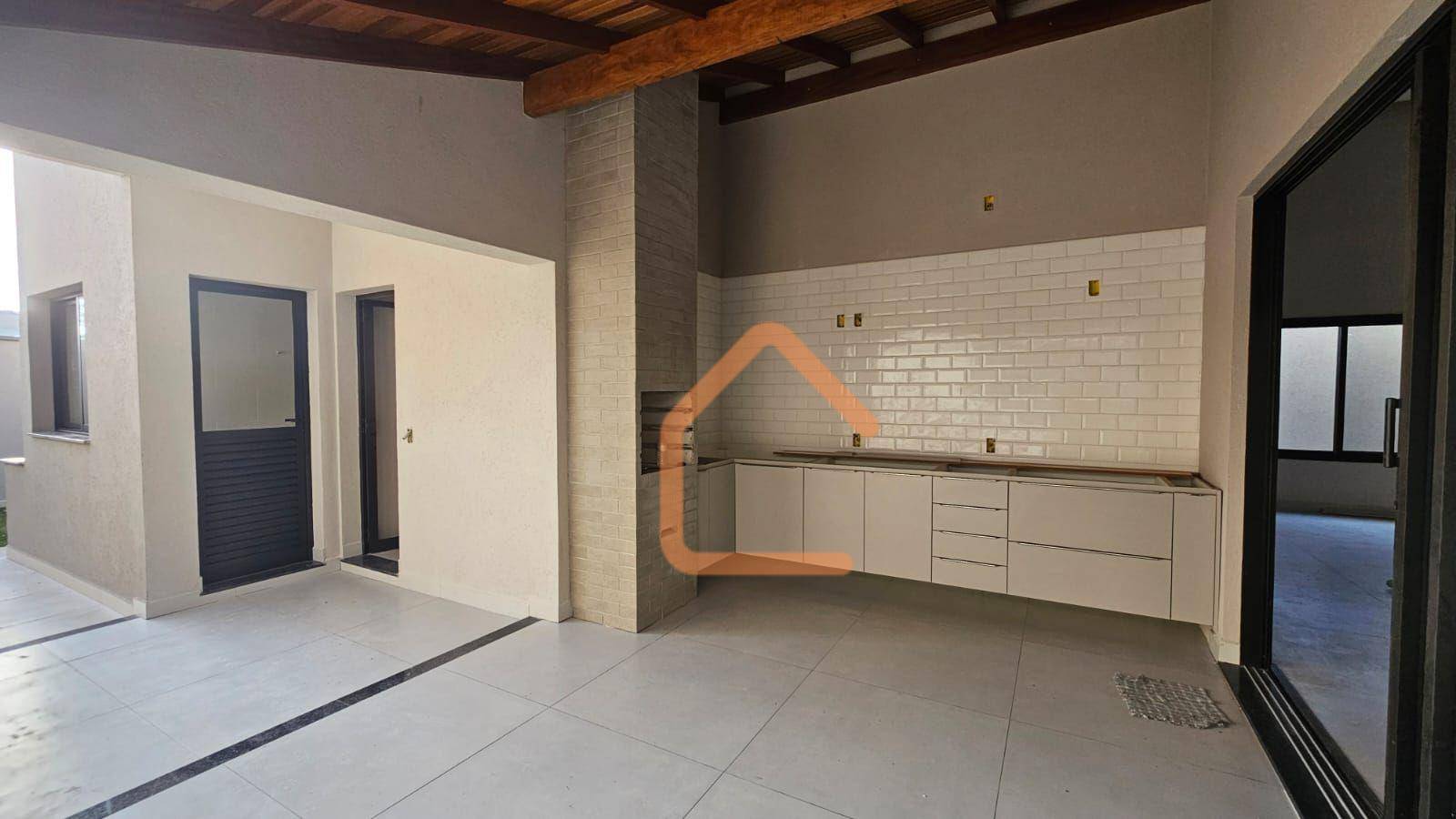 Casa à venda com 3 quartos, 182m² - Foto 1