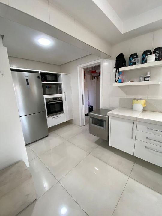 Apartamento à venda com 3 quartos, 150m² - Foto 4