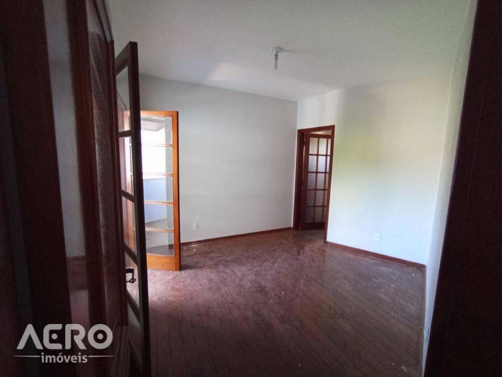 Casa à venda com 4 quartos, 189m² - Foto 17