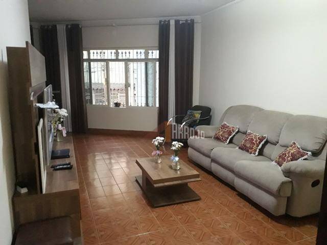 Casa à venda com 2 quartos, 115m² - Foto 1