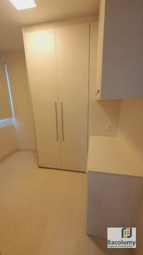 Apartamento para alugar com 3 quartos, 243m² - Foto 17