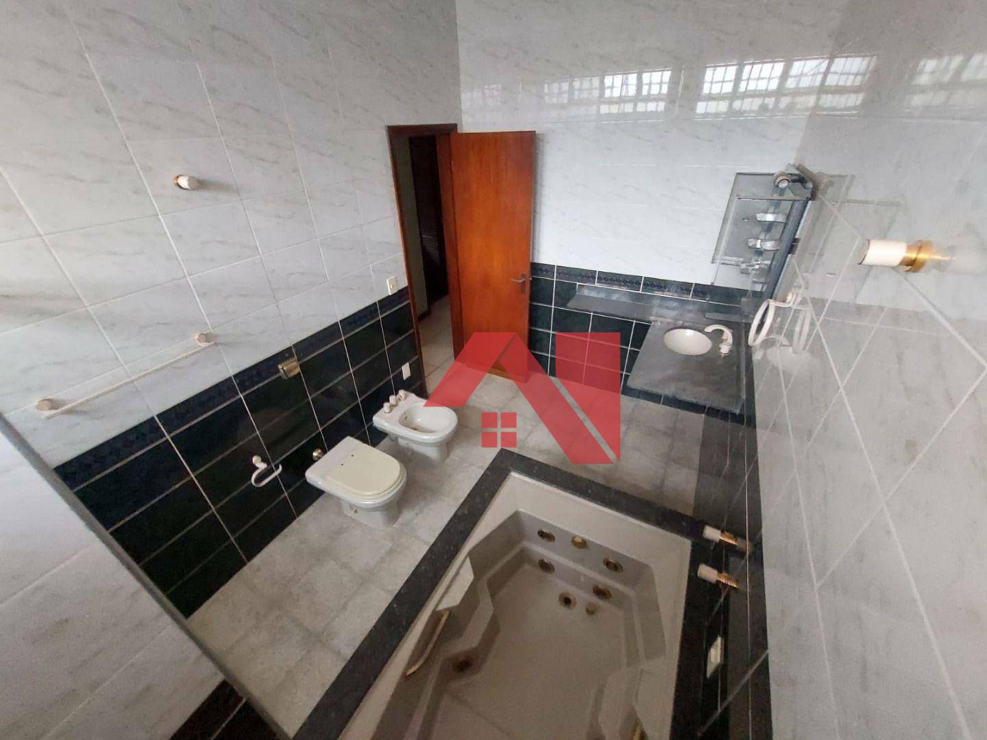 Casa à venda com 3 quartos, 314m² - Foto 5