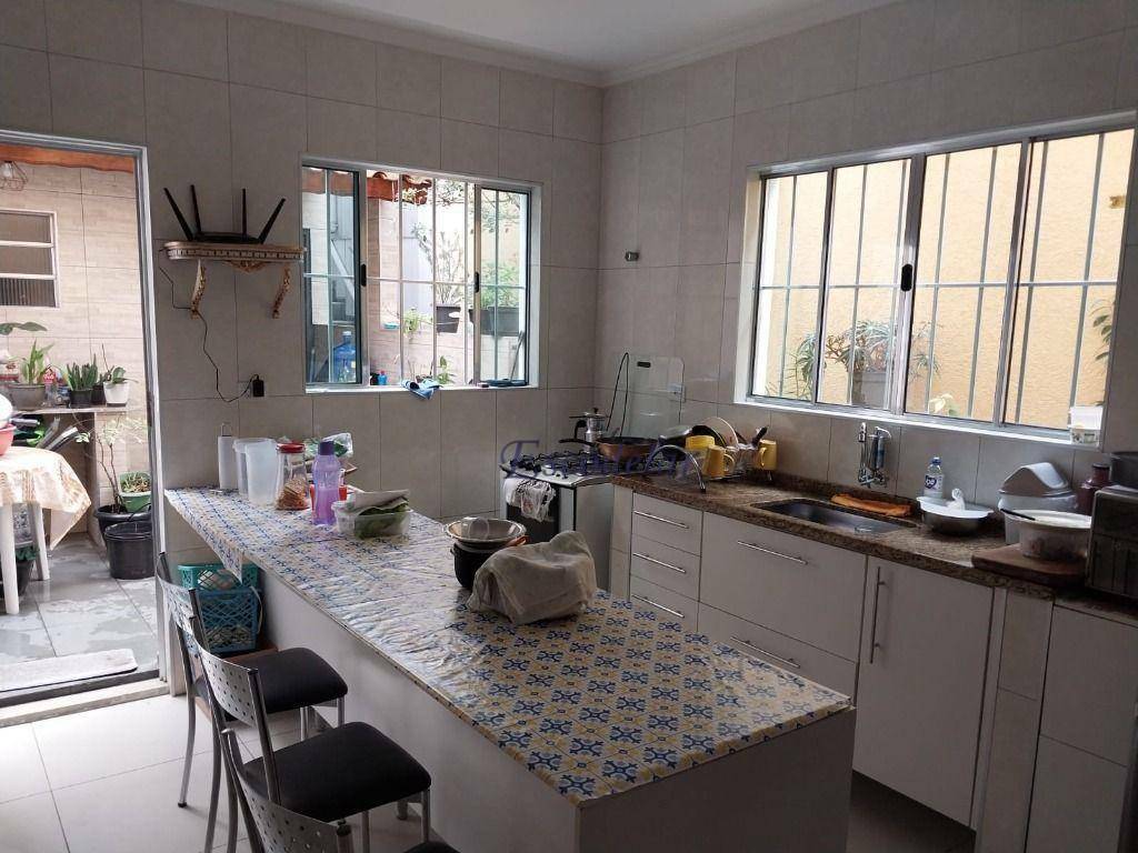 Sobrado à venda com 3 quartos, 300m² - Foto 1