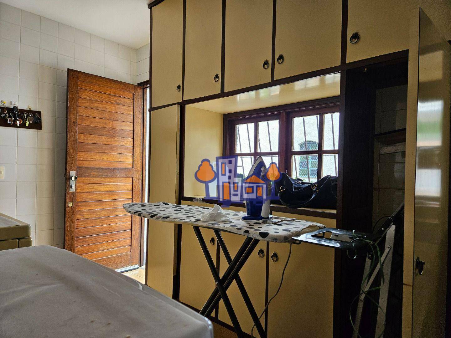Casa à venda com 4 quartos, 300m² - Foto 25