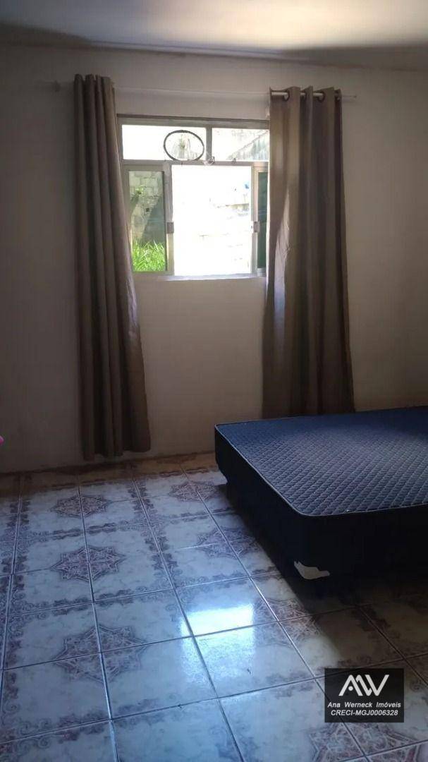 Casa à venda com 5 quartos, 180m² - Foto 2