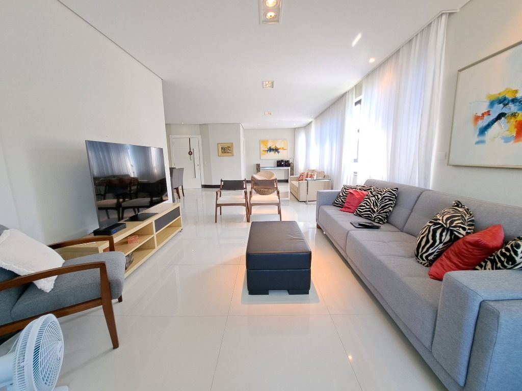 Apartamento à venda com 3 quartos, 180m² - Foto 1