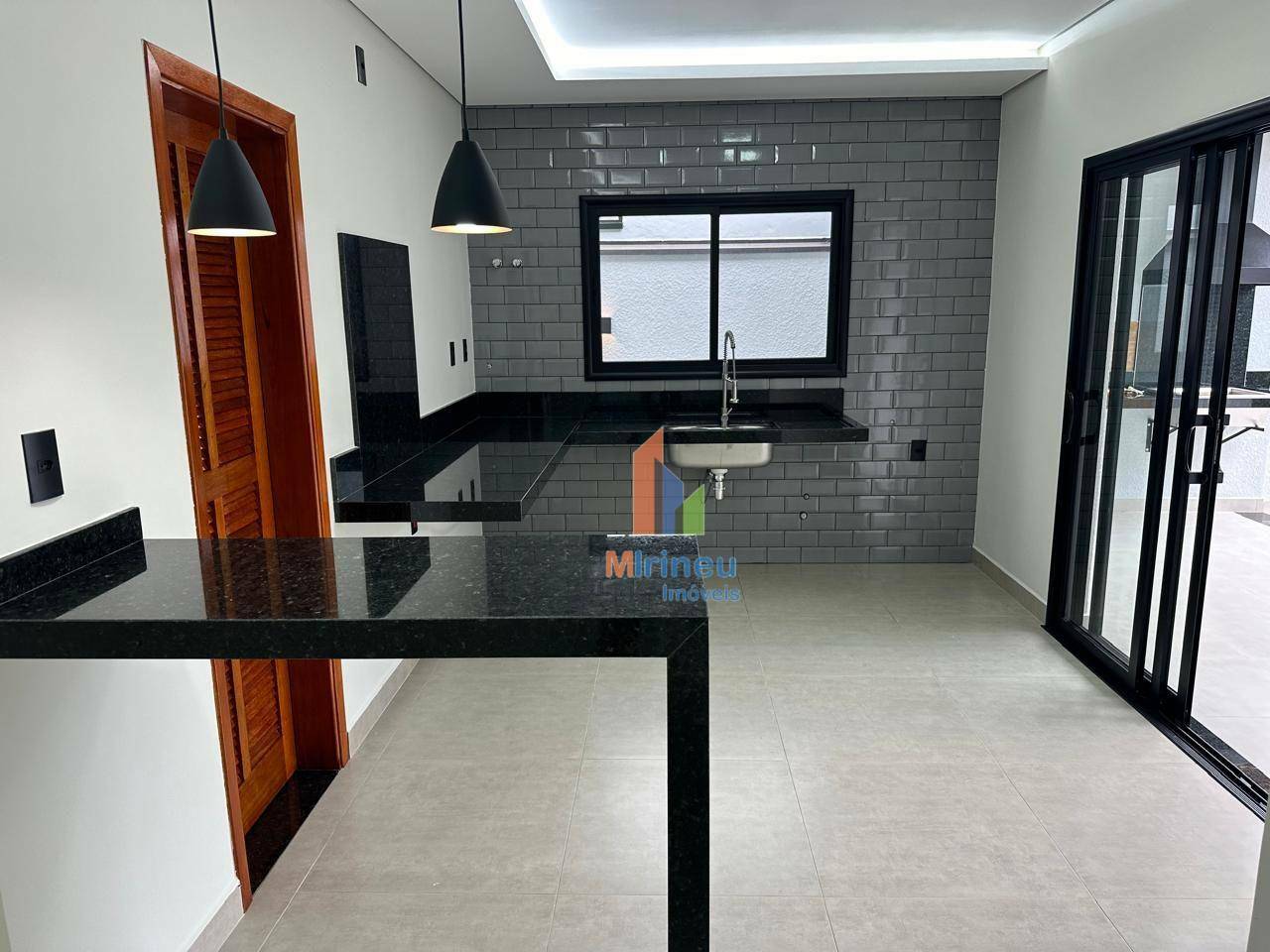 Casa de Condomínio à venda com 3 quartos, 170m² - Foto 1