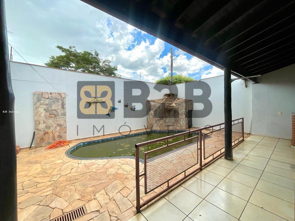 Casa à venda com 4 quartos, 270m² - Foto 4