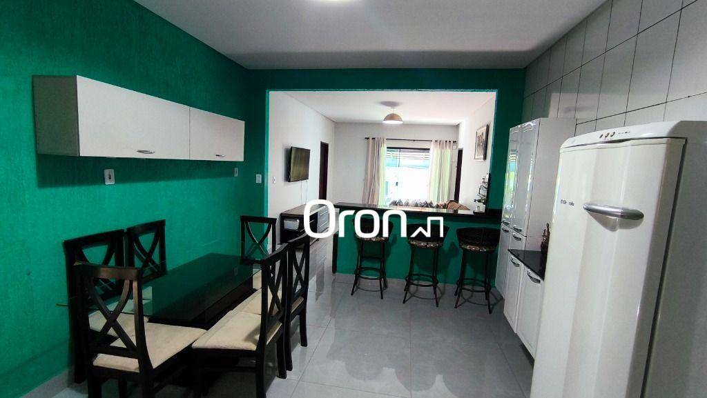 Casa à venda com 4 quartos, 185m² - Foto 2