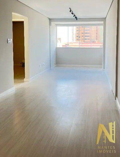 Apartamento à venda com 2 quartos, 67m² - Foto 1