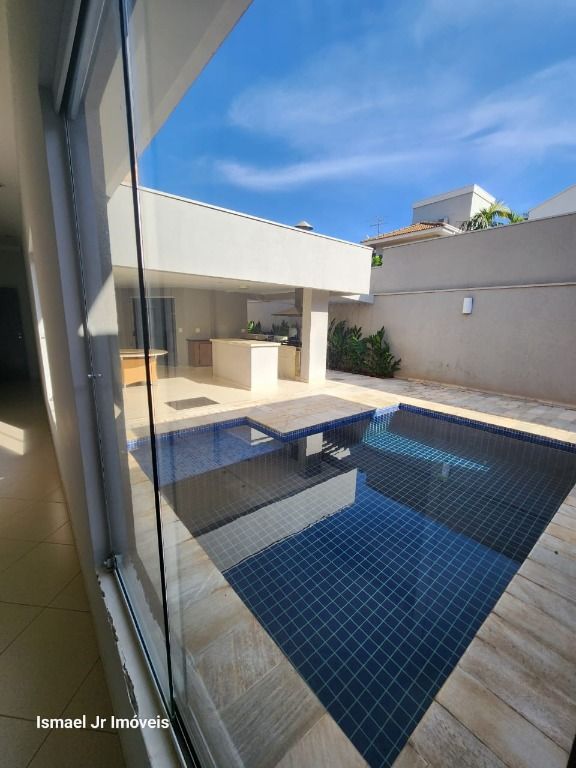 Casa de Condomínio à venda com 3 quartos, 270m² - Foto 1