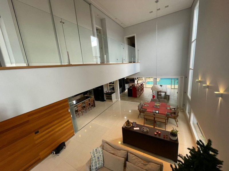 Casa à venda com 4 quartos, 547m² - Foto 2