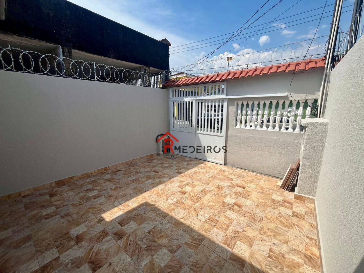 Casa à venda com 2 quartos, 70m² - Foto 3