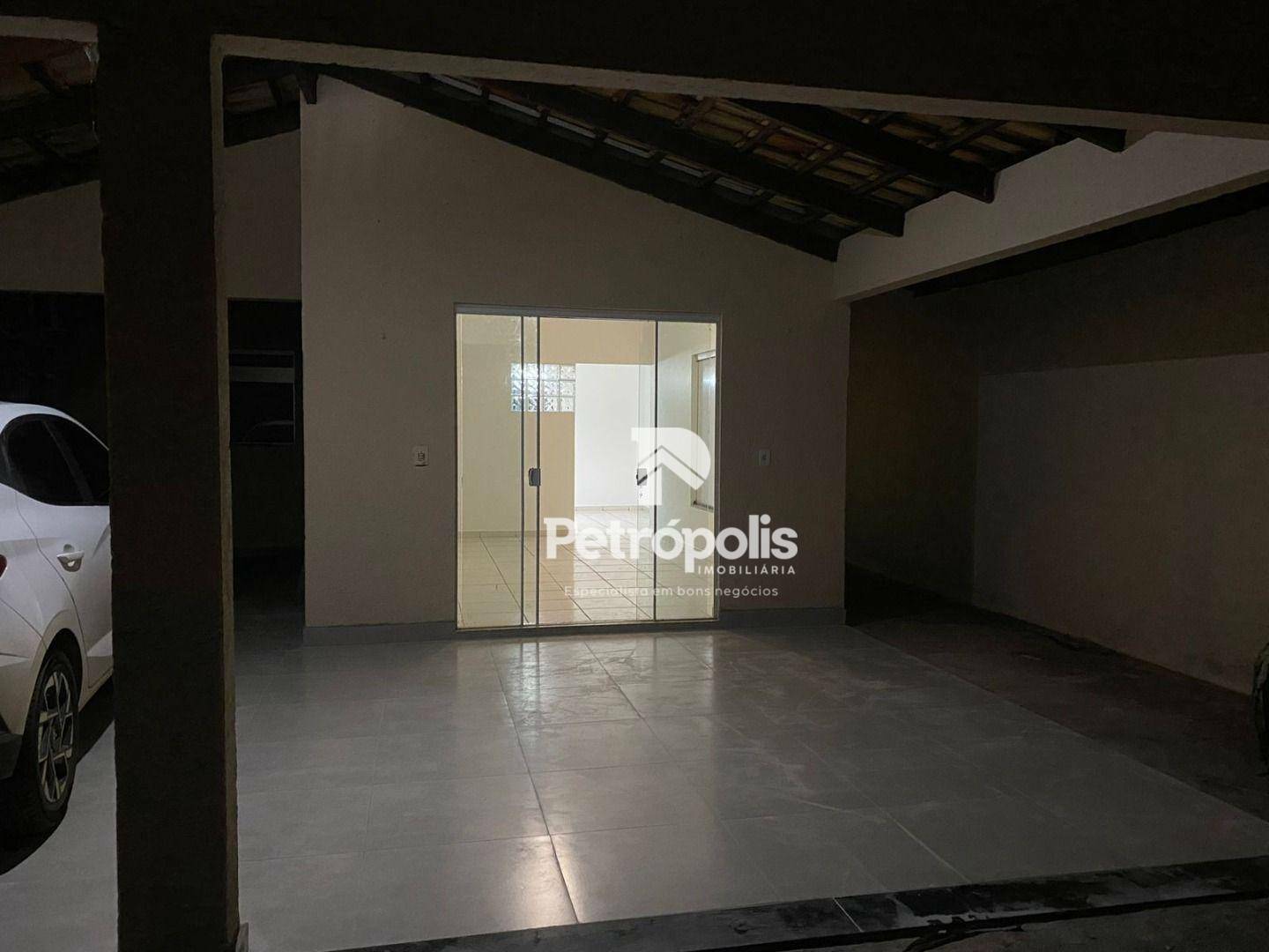 Casa à venda com 4 quartos, 180m² - Foto 2