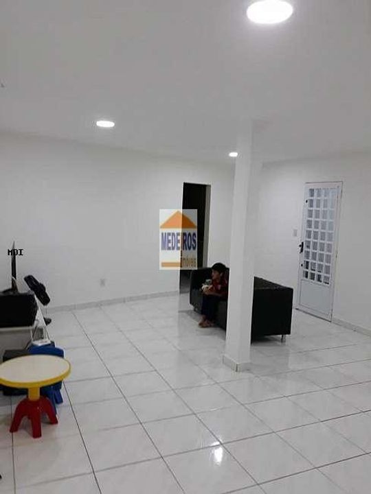 Casa à venda com 2 quartos, 200m² - Foto 3