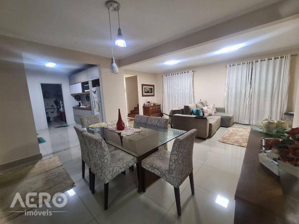 Casa à venda com 3 quartos, 210m² - Foto 8