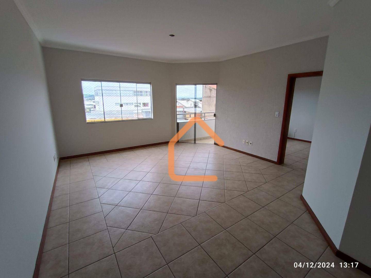 Apartamento à venda com 3 quartos, 150m² - Foto 2