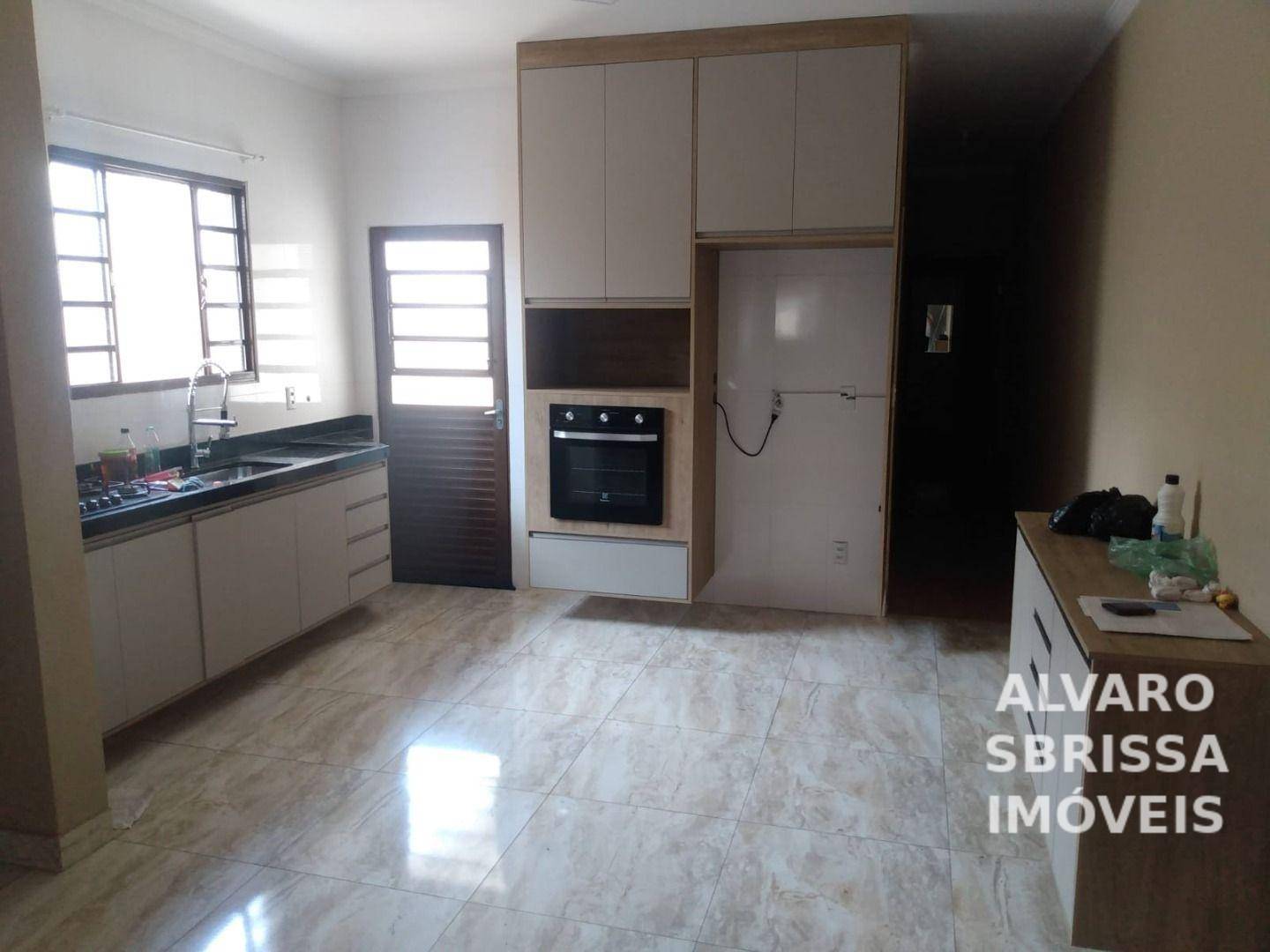 Casa à venda com 2 quartos, 69m² - Foto 1