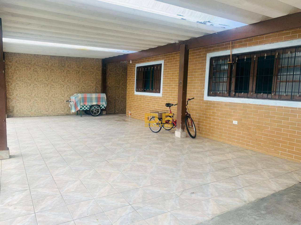 Casa à venda com 2 quartos, 156m² - Foto 2