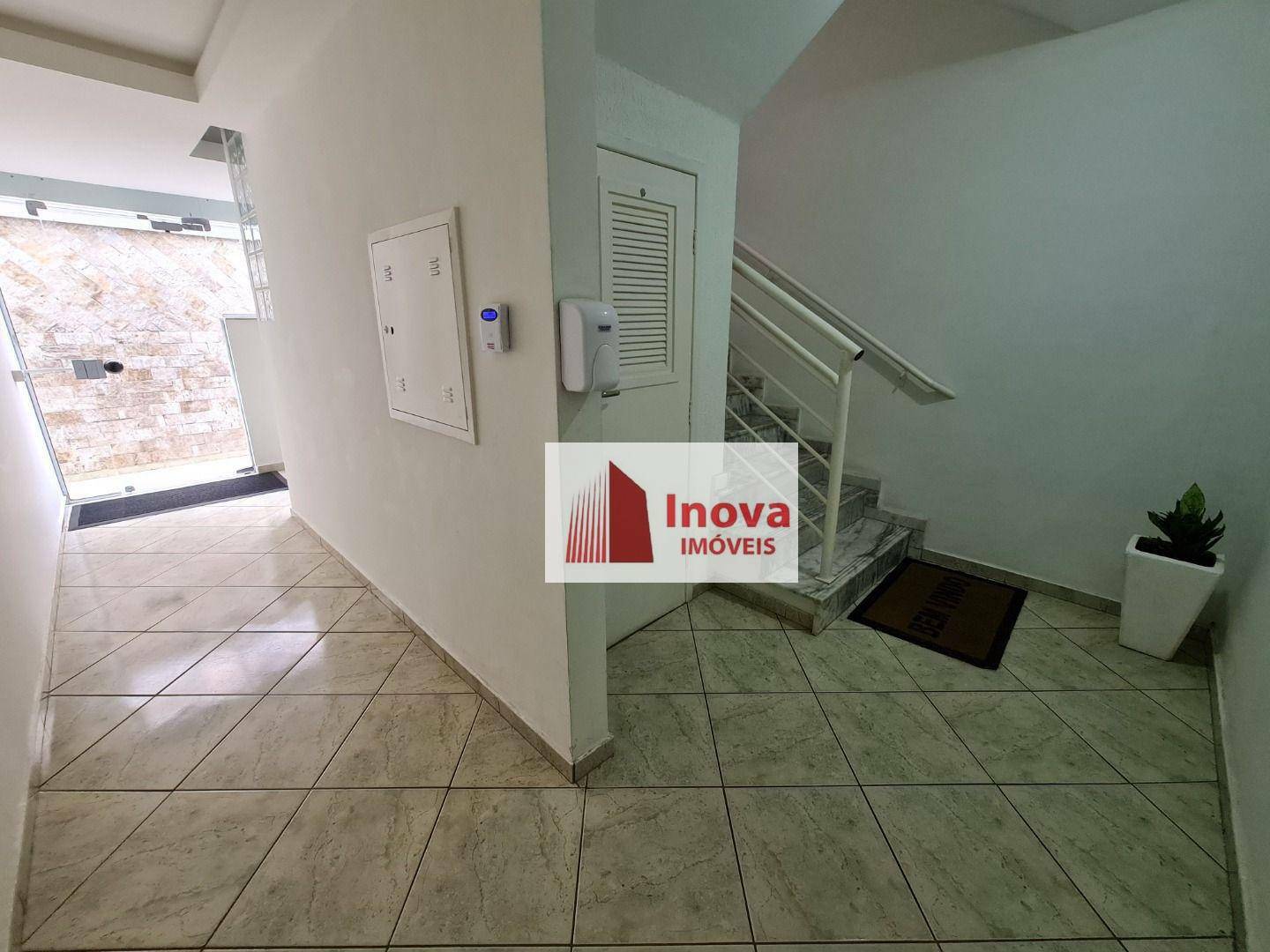 Apartamento à venda com 2 quartos, 70m² - Foto 2