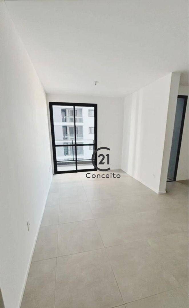 Apartamento à venda com 2 quartos, 65m² - Foto 2