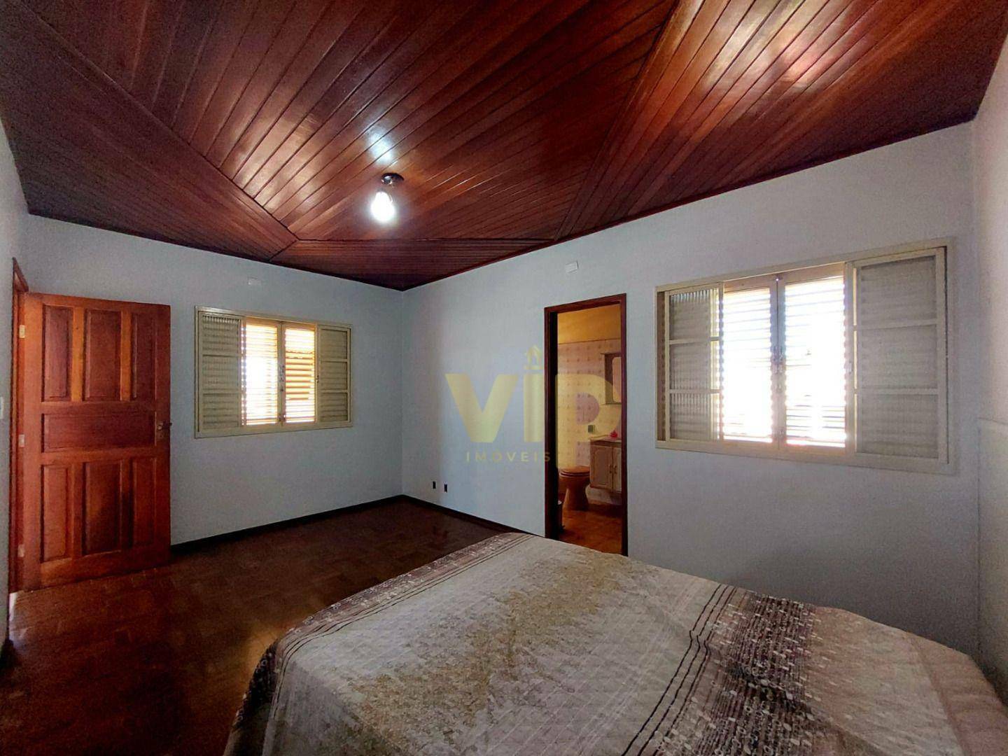 Casa à venda com 5 quartos, 331m² - Foto 11