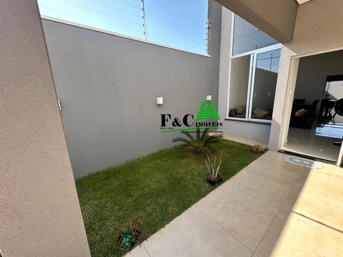 Casa à venda com 3 quartos, 240m² - Foto 2