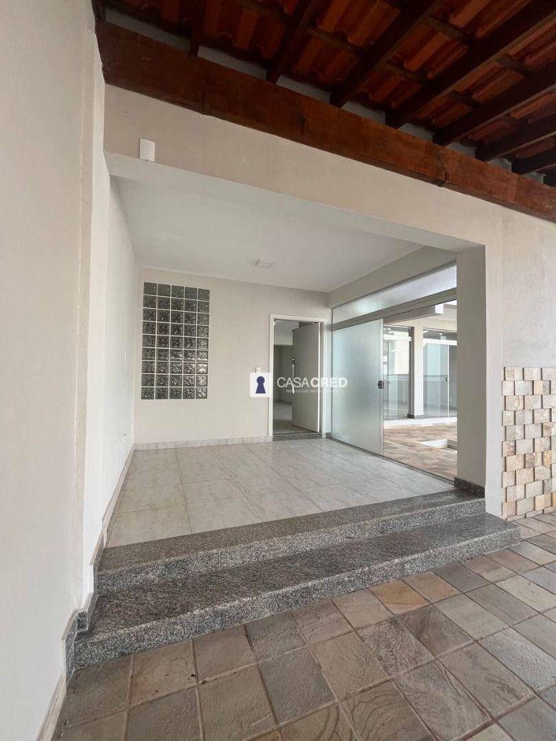 Casa à venda com 3 quartos, 235m² - Foto 3