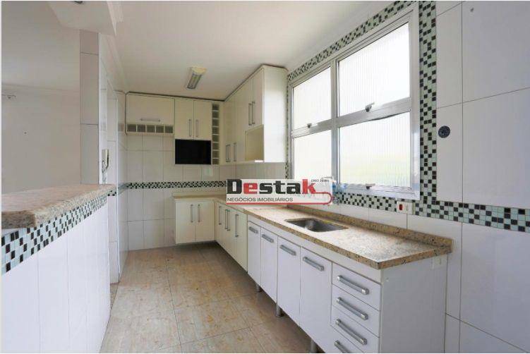 Apartamento à venda com 2 quartos, 63m² - Foto 11