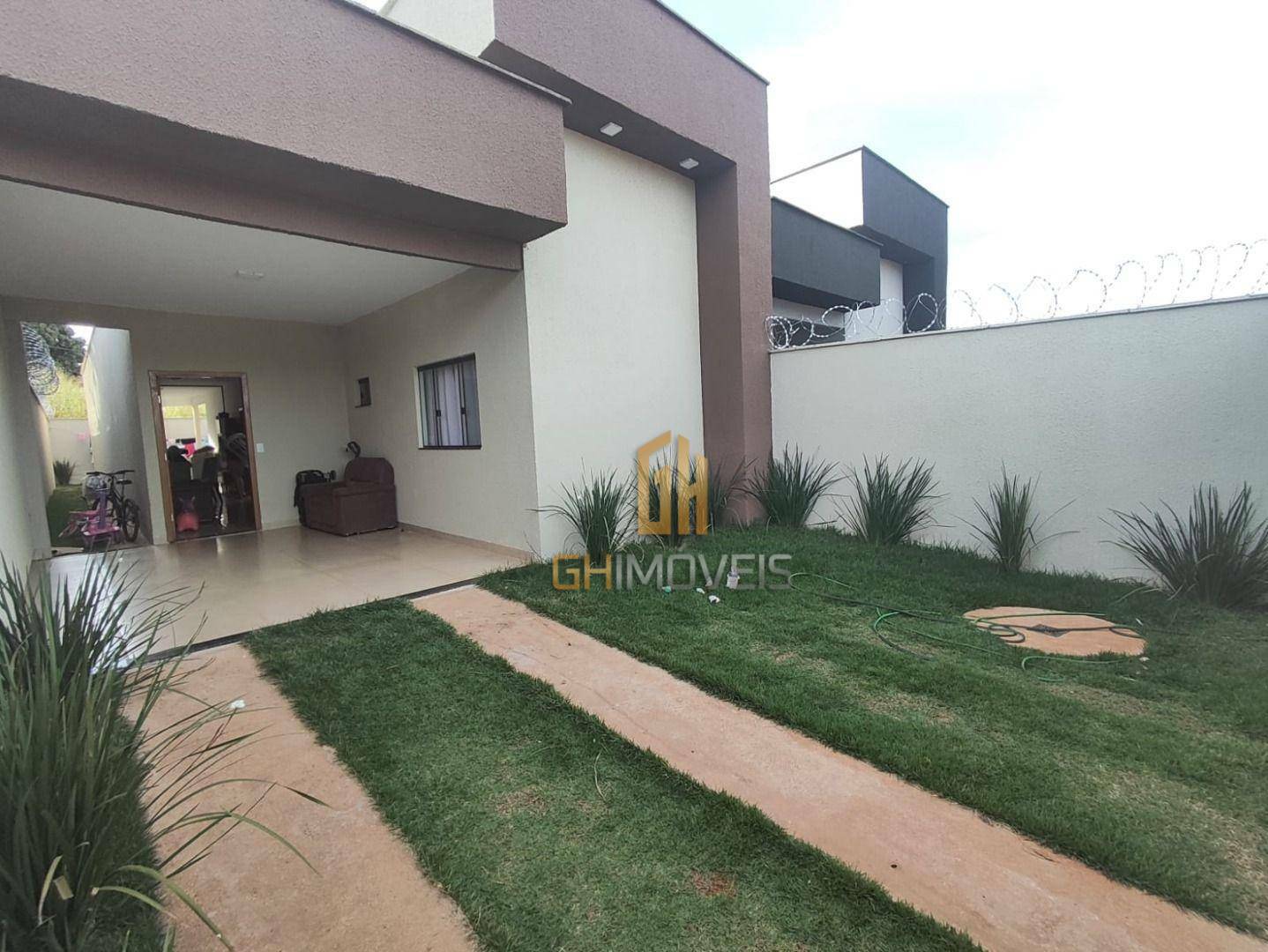 Casa à venda com 3 quartos, 111m² - Foto 1
