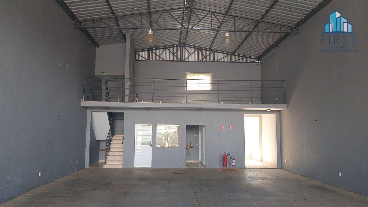 Depósito-Galpão-Armazém para alugar, 200m² - Foto 1