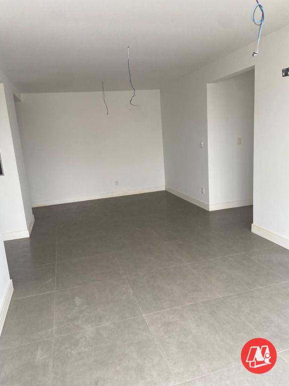 Apartamento à venda com 2 quartos, 79m² - Foto 4