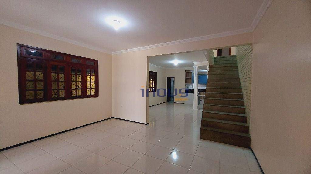 Casa, 5 quartos, 183 m² - Foto 1