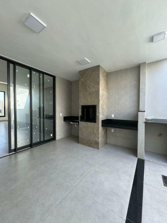 Casa à venda com 3 quartos, 149m² - Foto 1