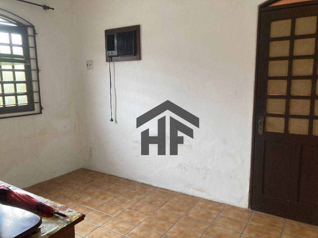 Casa à venda com 6 quartos, 150m² - Foto 12