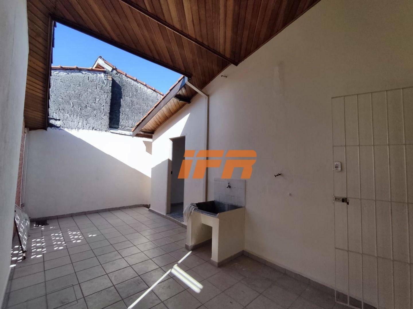 Casa à venda com 2 quartos, 110m² - Foto 20