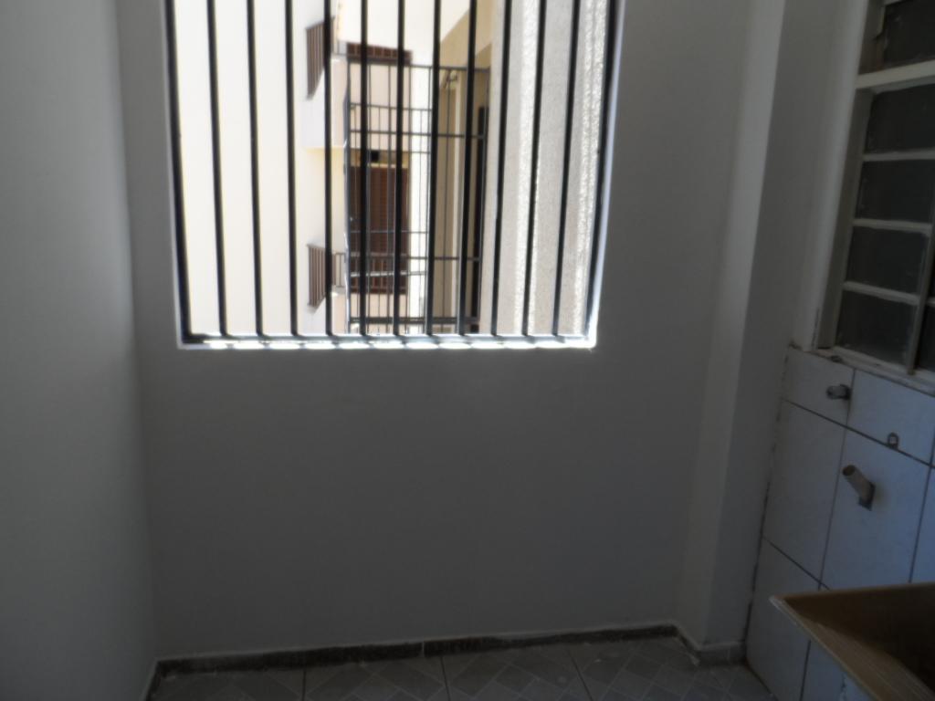 Apartamento para alugar com 3 quartos, 82m² - Foto 13