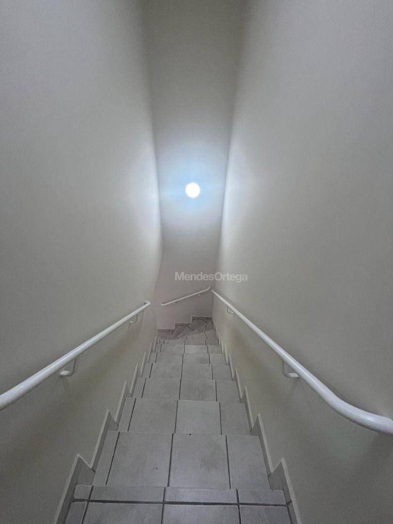 Casa para alugar com 2 quartos, 95m² - Foto 13