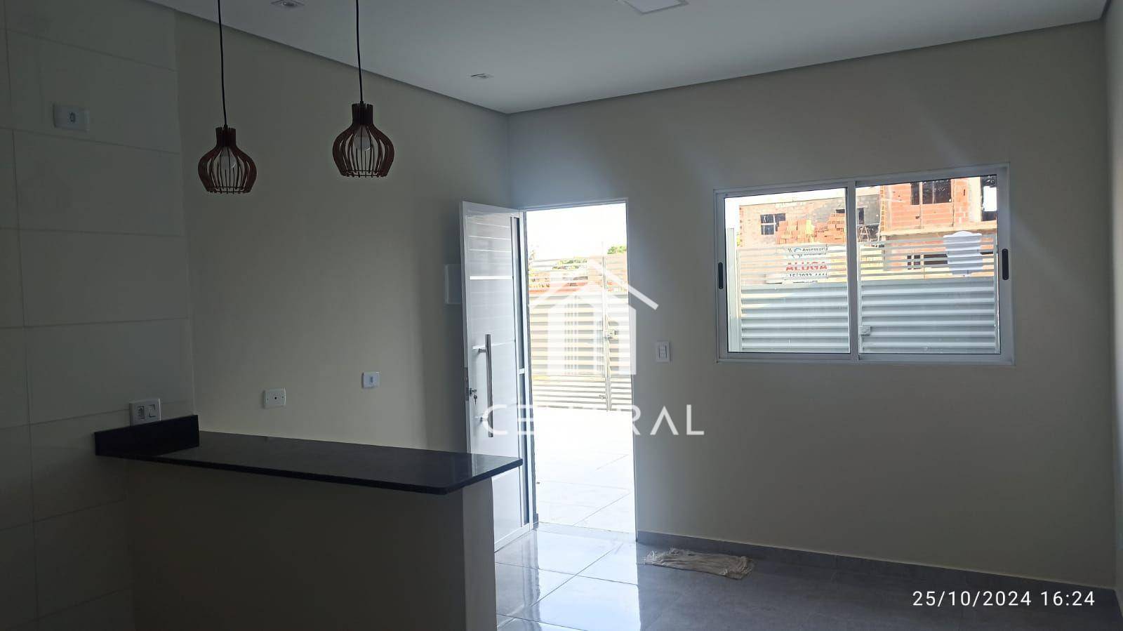 Casa à venda com 2 quartos, 56m² - Foto 1