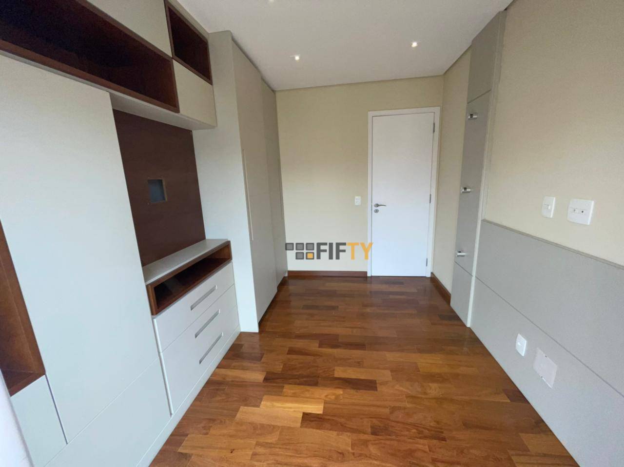 Apartamento à venda com 3 quartos, 121m² - Foto 18