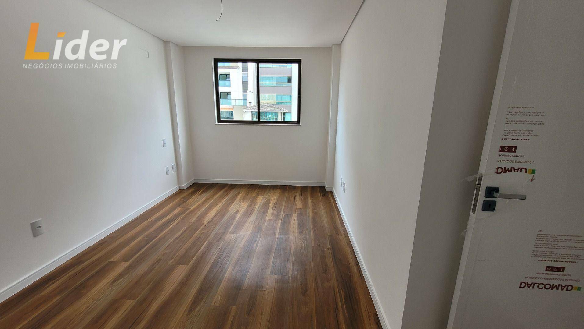 Apartamento à venda com 2 quartos, 65m² - Foto 11